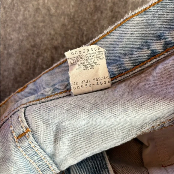 Vintage Levi’s 550 Jeans - Picture 5 of 10